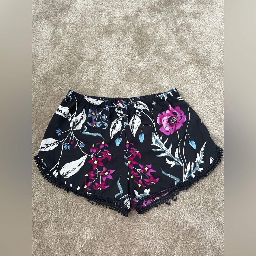 Express Black & Floral Short Size Small